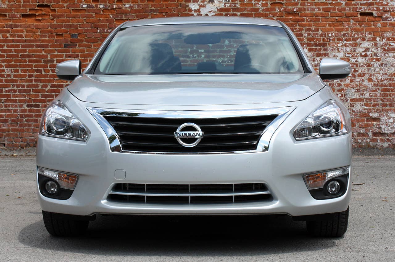 2013 Nissan Altima front view