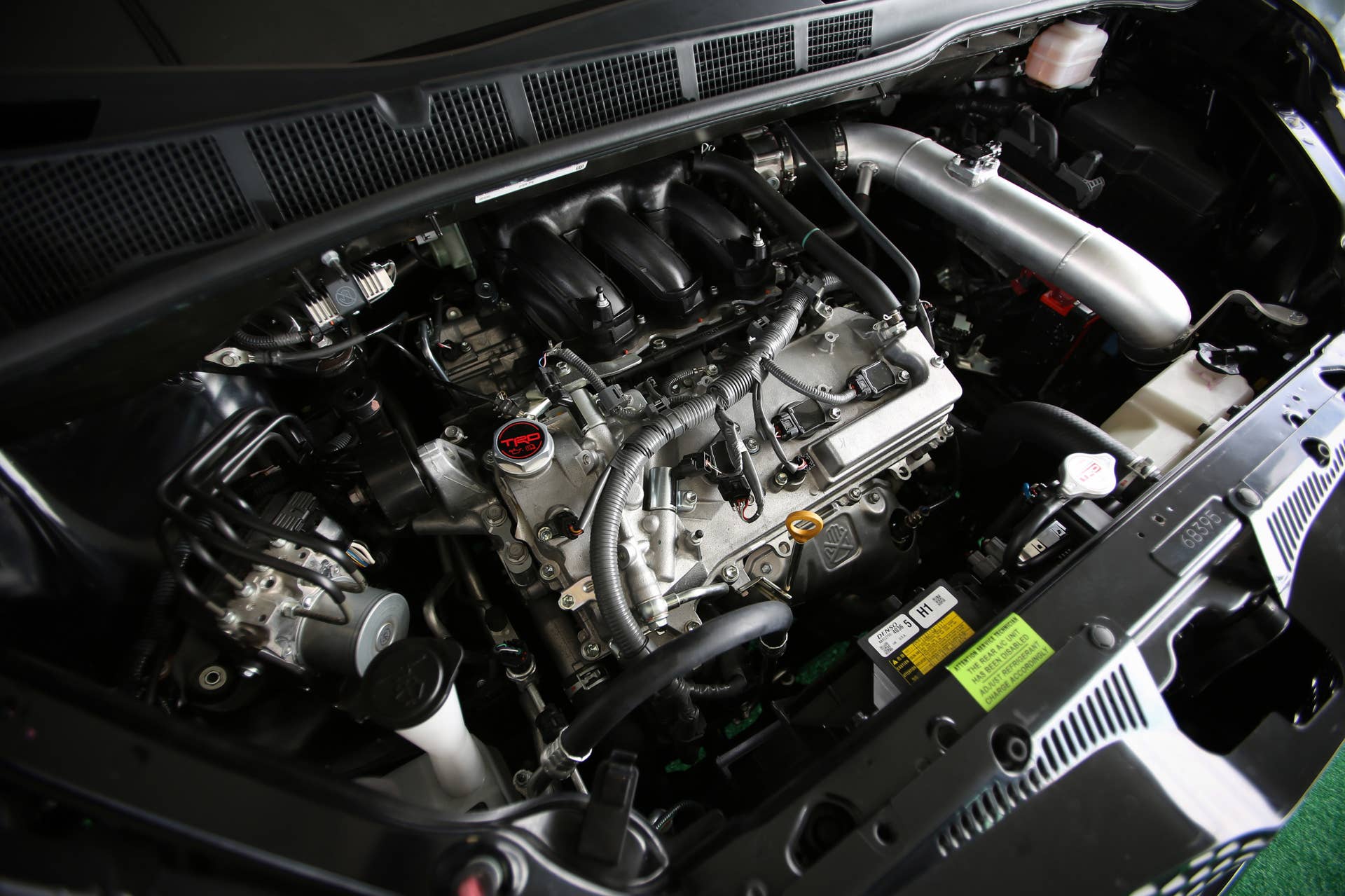 Toyota Sienna R-Tuned Concept engine