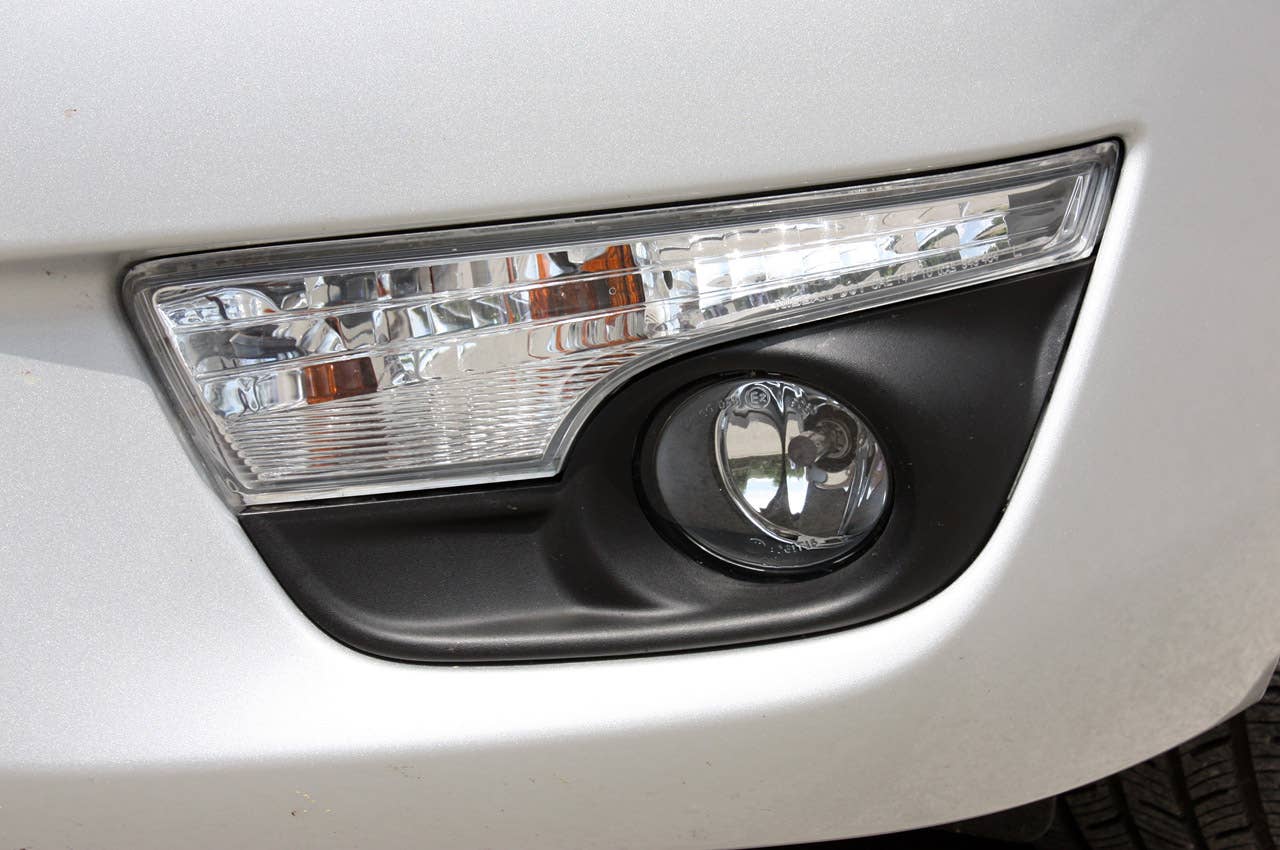 2013 Nissan Altima fog light