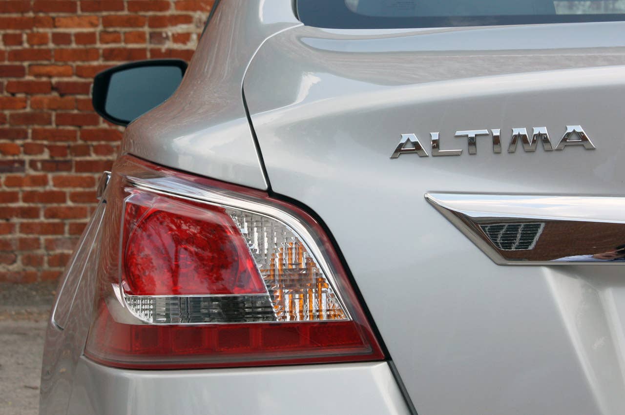 2013 Nissan Altima taillight