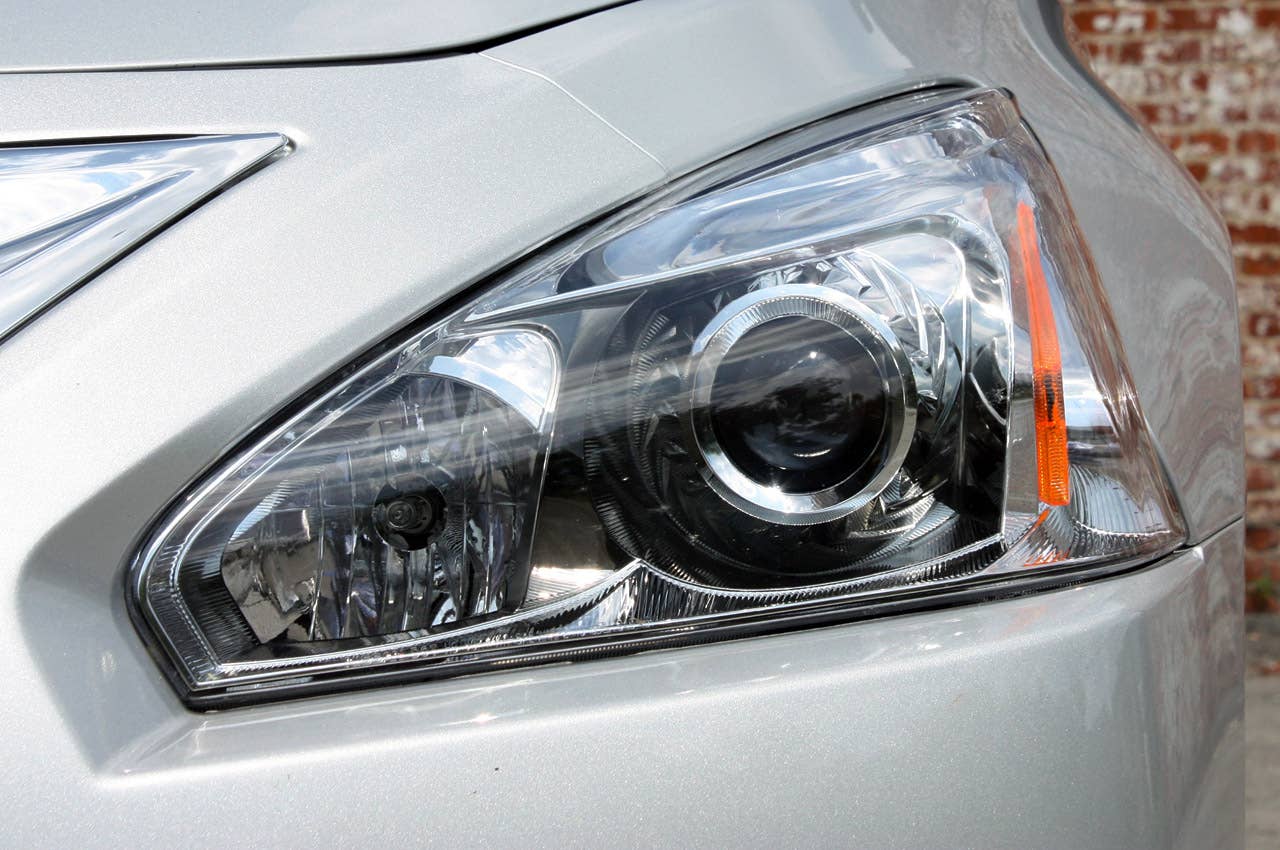 2013 Nissan Altima headlight