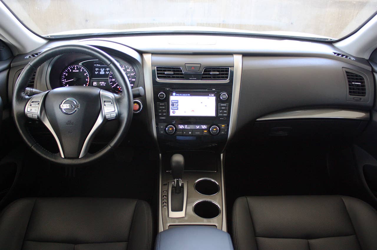 2013 Nissan Altima interior