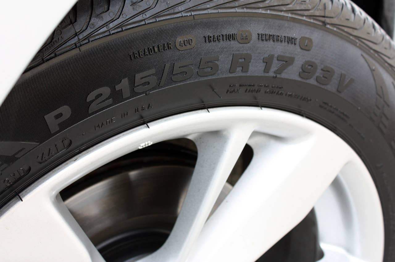 2013 Nissan Altima tire