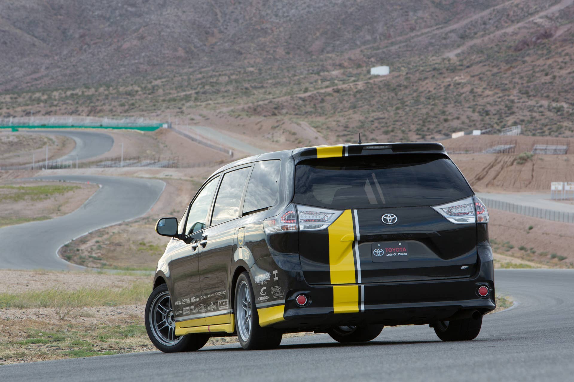Toyota Sienna R-Tuned Concept rear 3/4