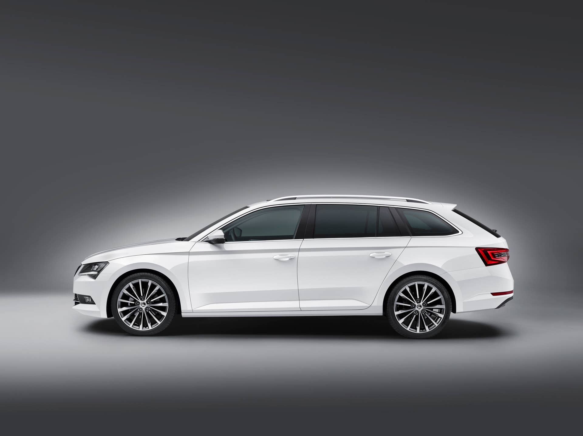 2016 Skoda Superb Combi side