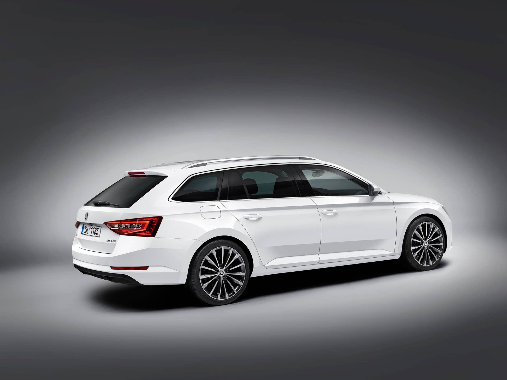 2016 Skoda Superb Combi rear 3/4
