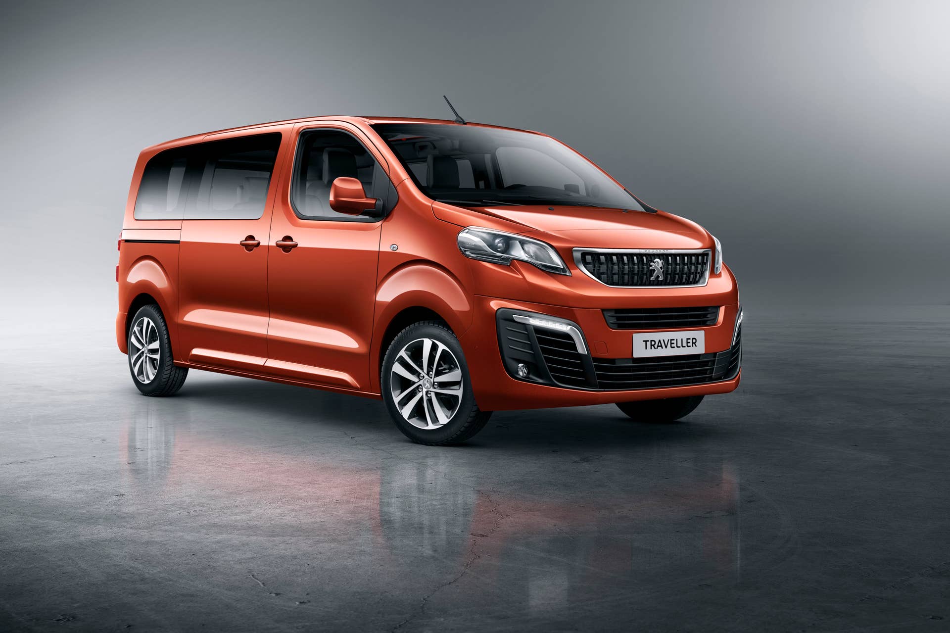 Peugeot Traveller front 3/4