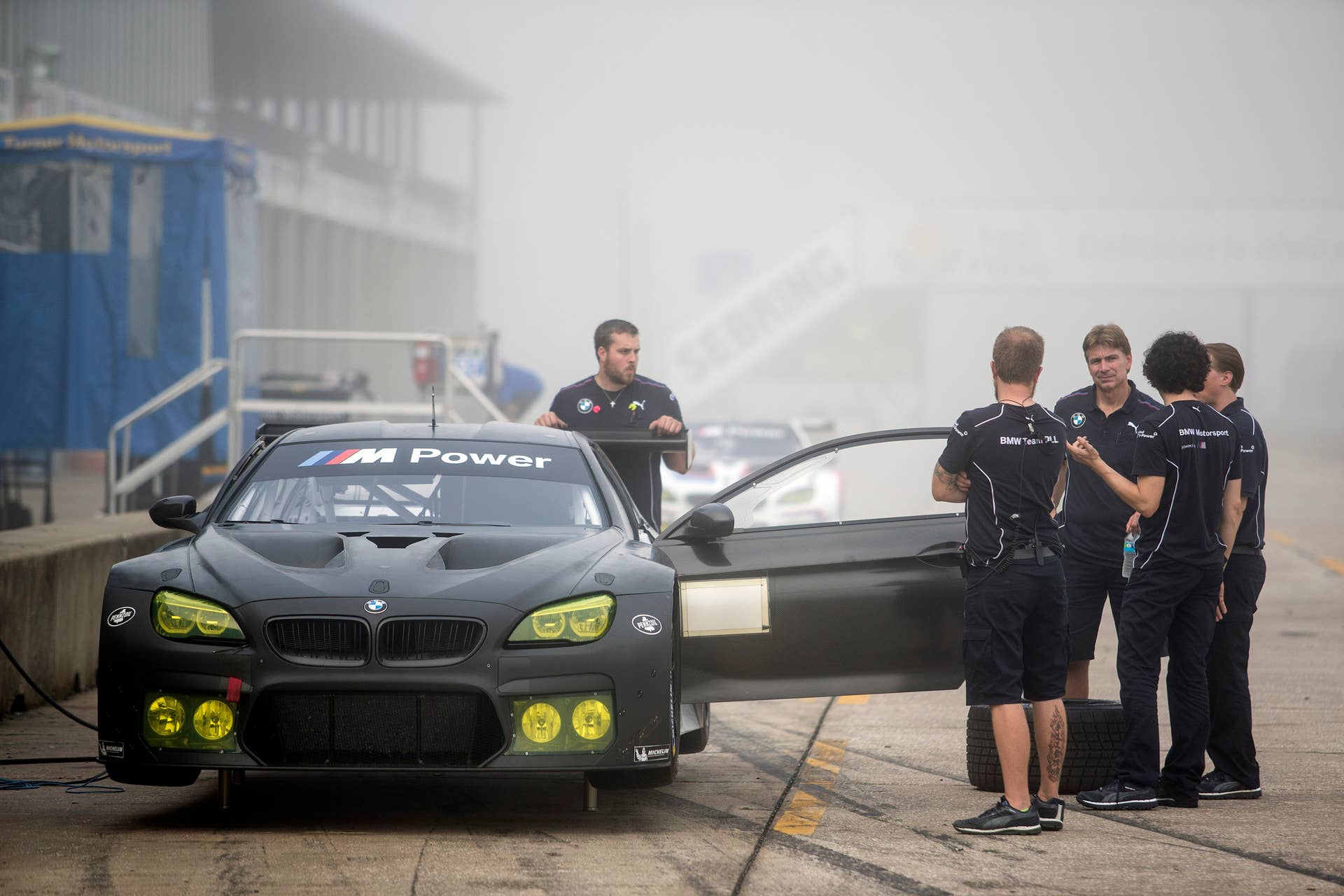 2016 BMW M6 GTLM pit front