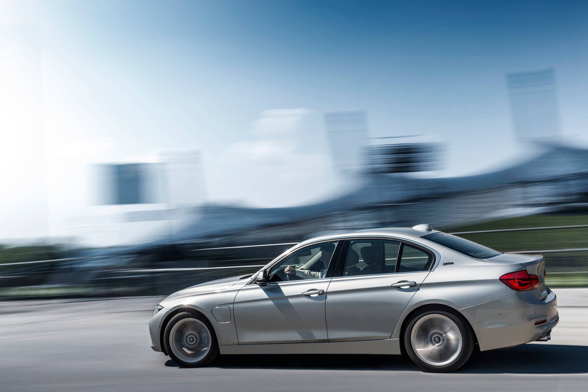 bmw 330e blur side