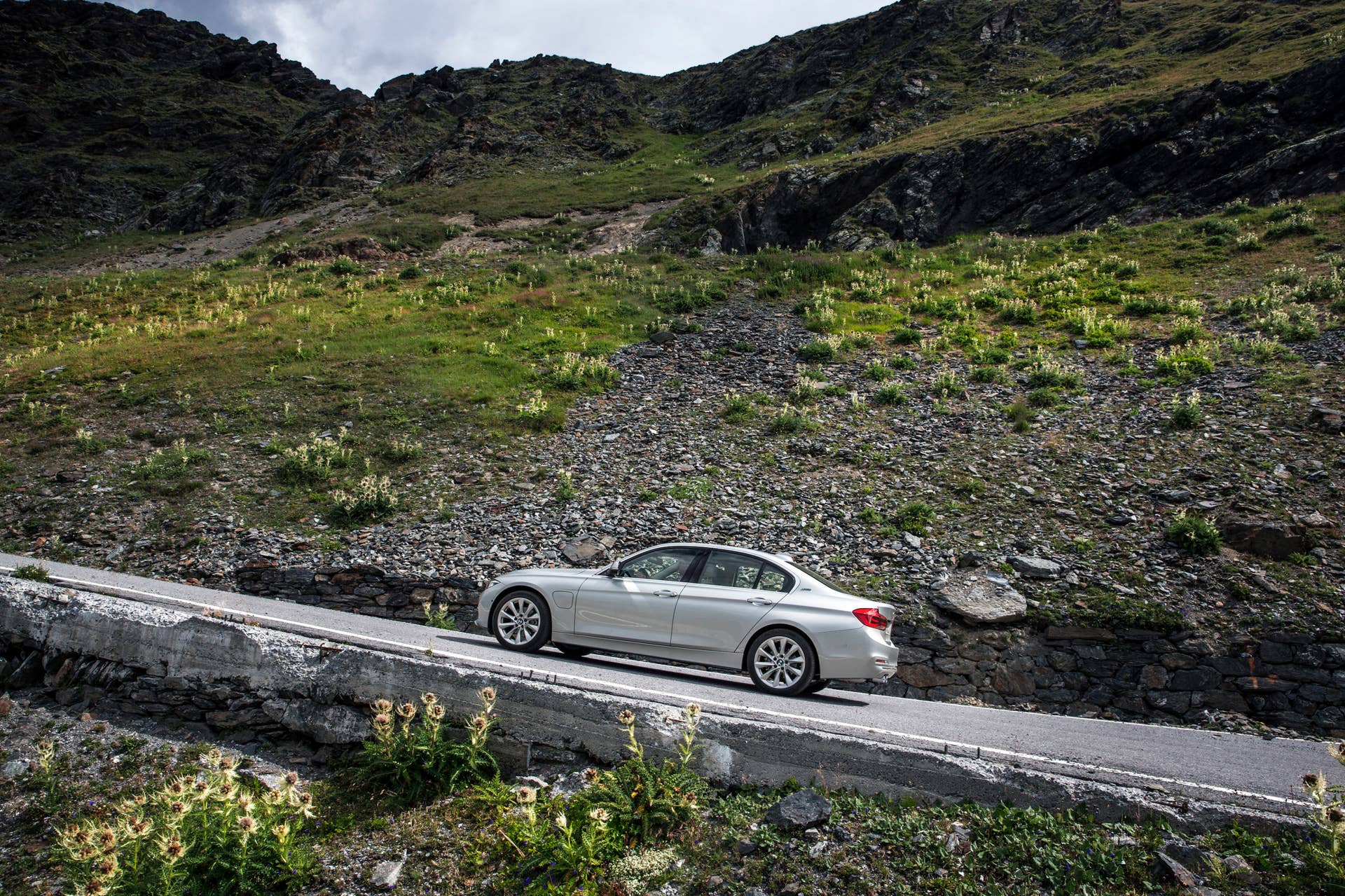 bmw 330e up hill