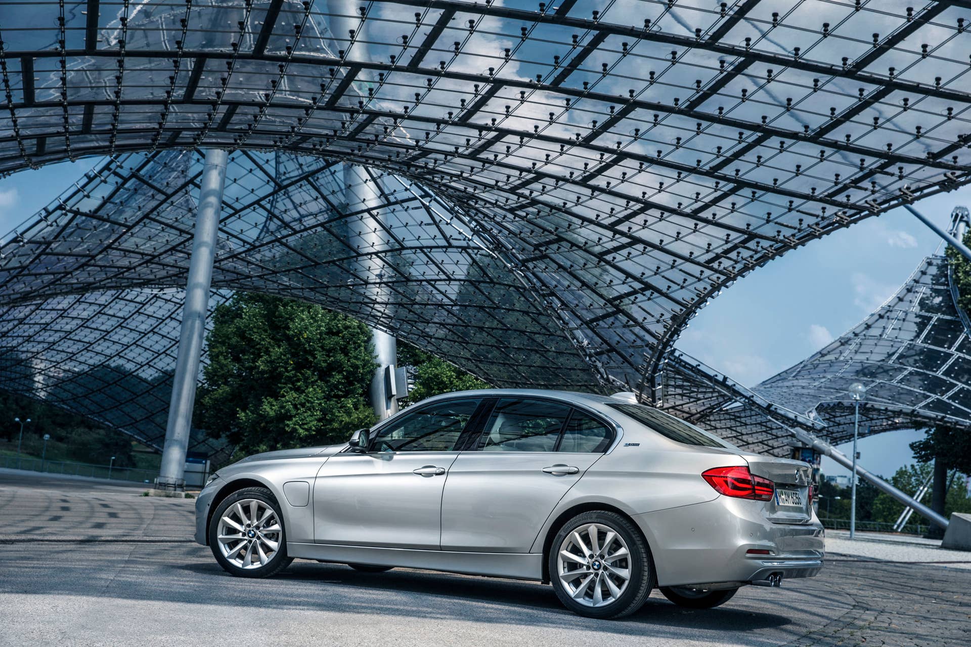 bmw 330e side low
