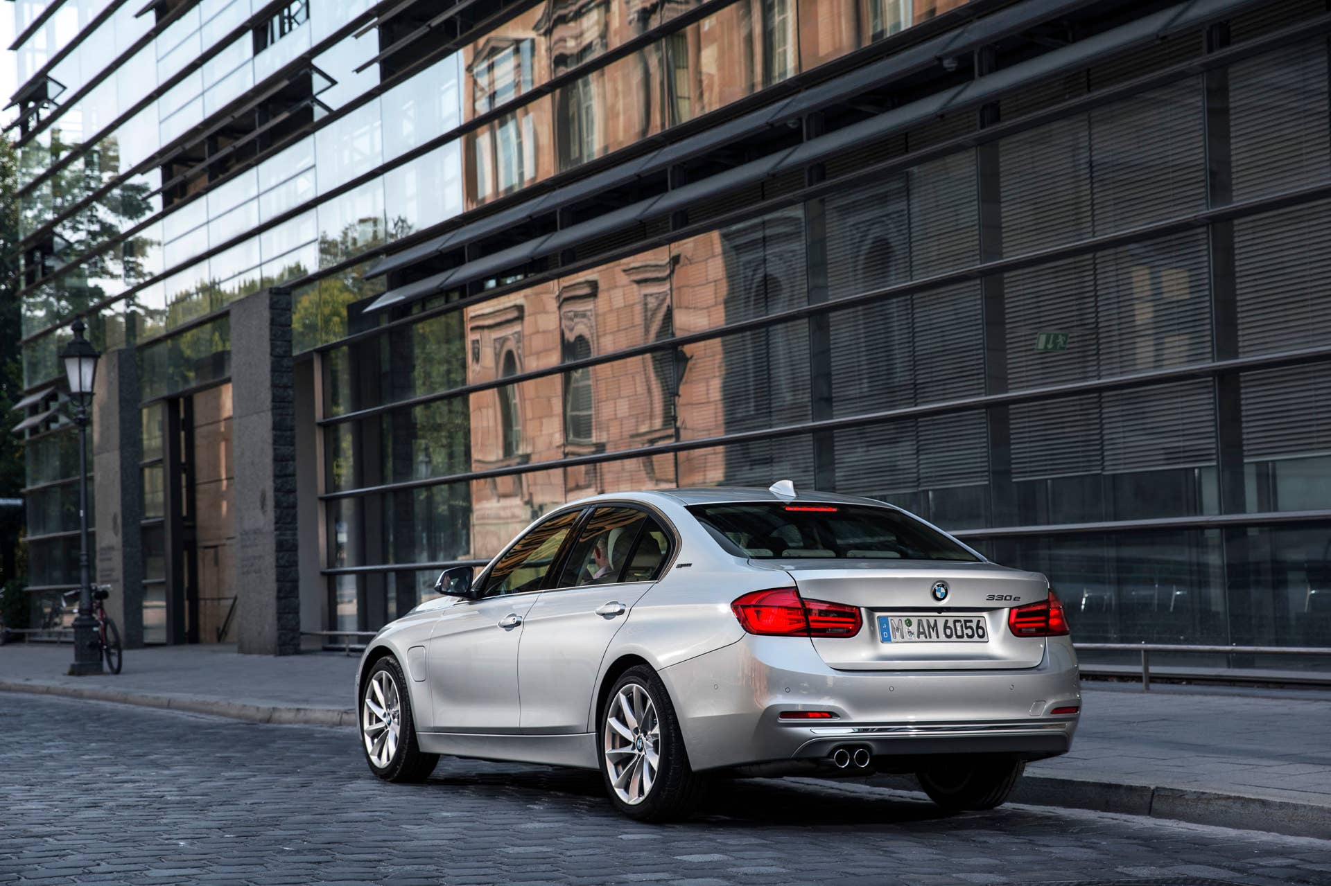 bmw 330e rear closer