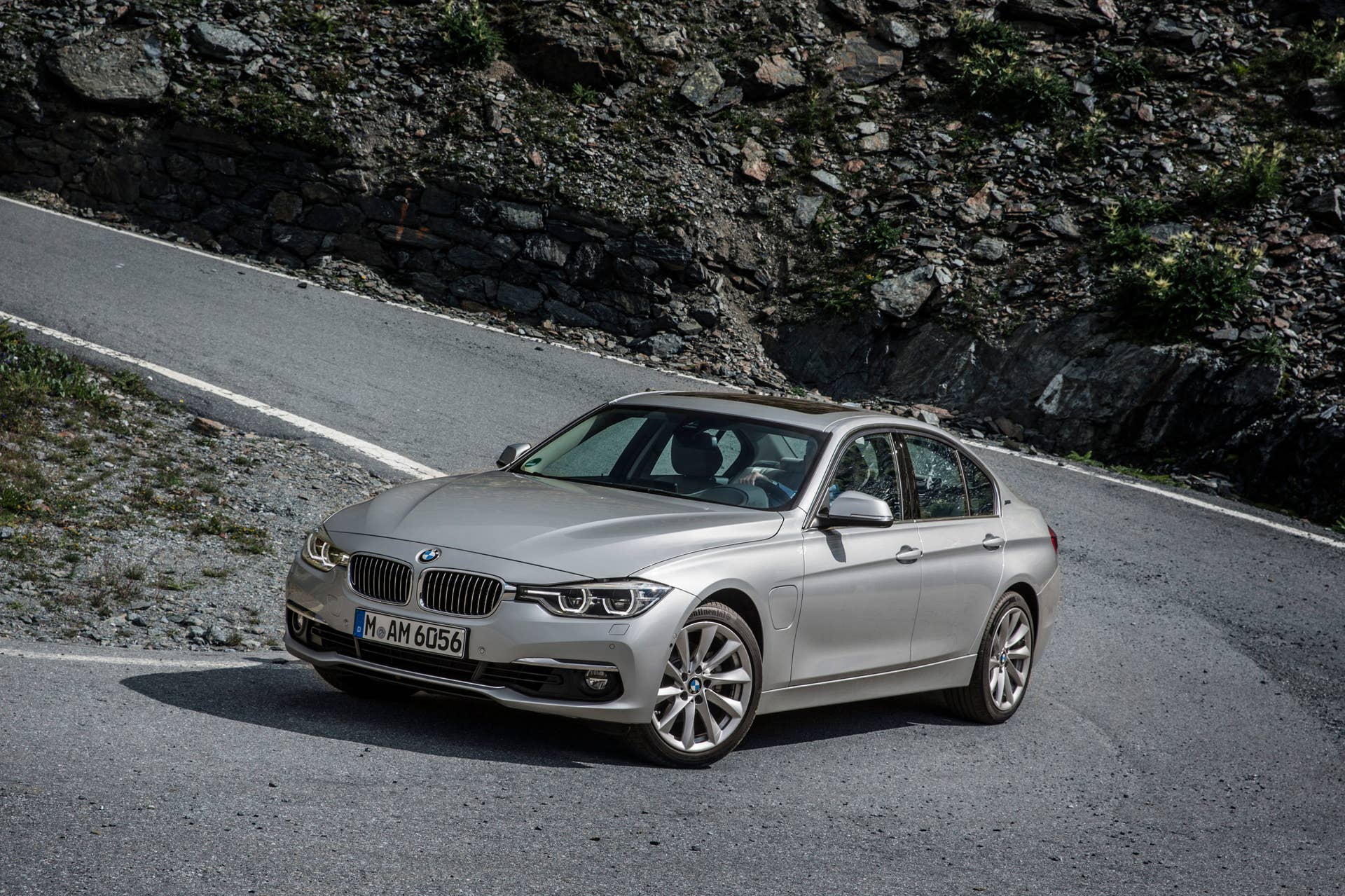 bmw 330e turning