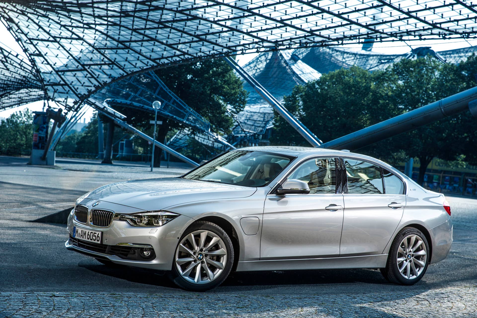 bmw 330e exterior