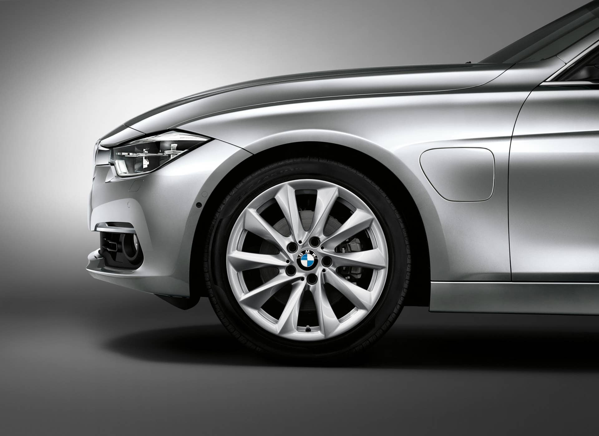 bmw 330e front detail