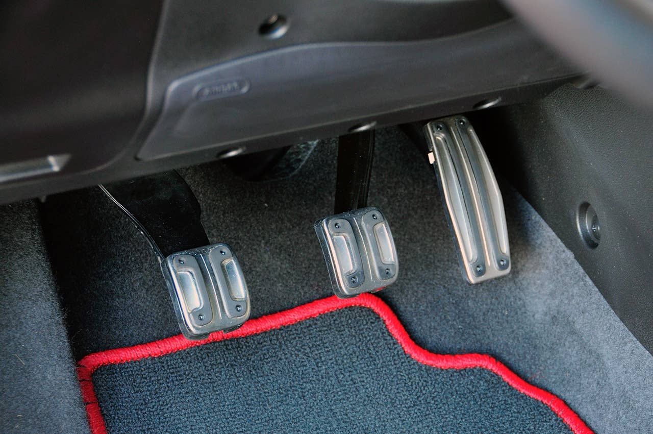 2013 Chevrolet Sonic RS pedals