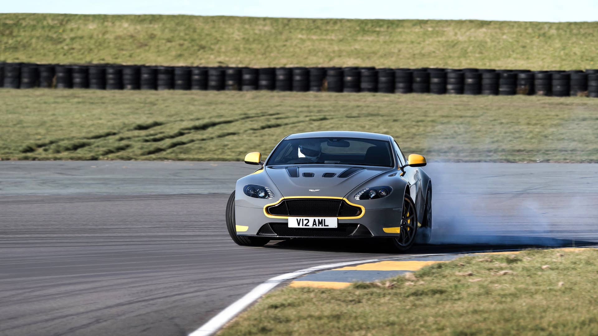 2017 Aston Martin V12 Vantage S sliding
