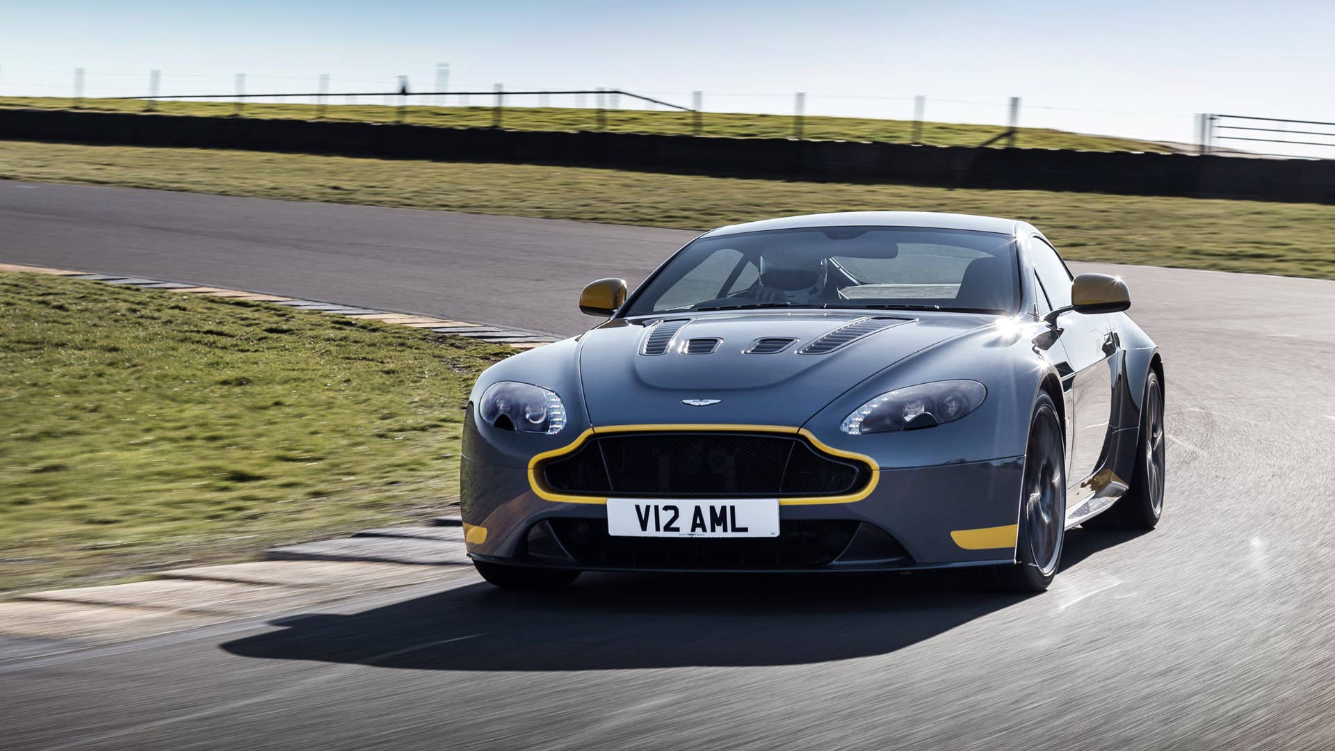 2017 Aston Martin V12 Vantage S front left