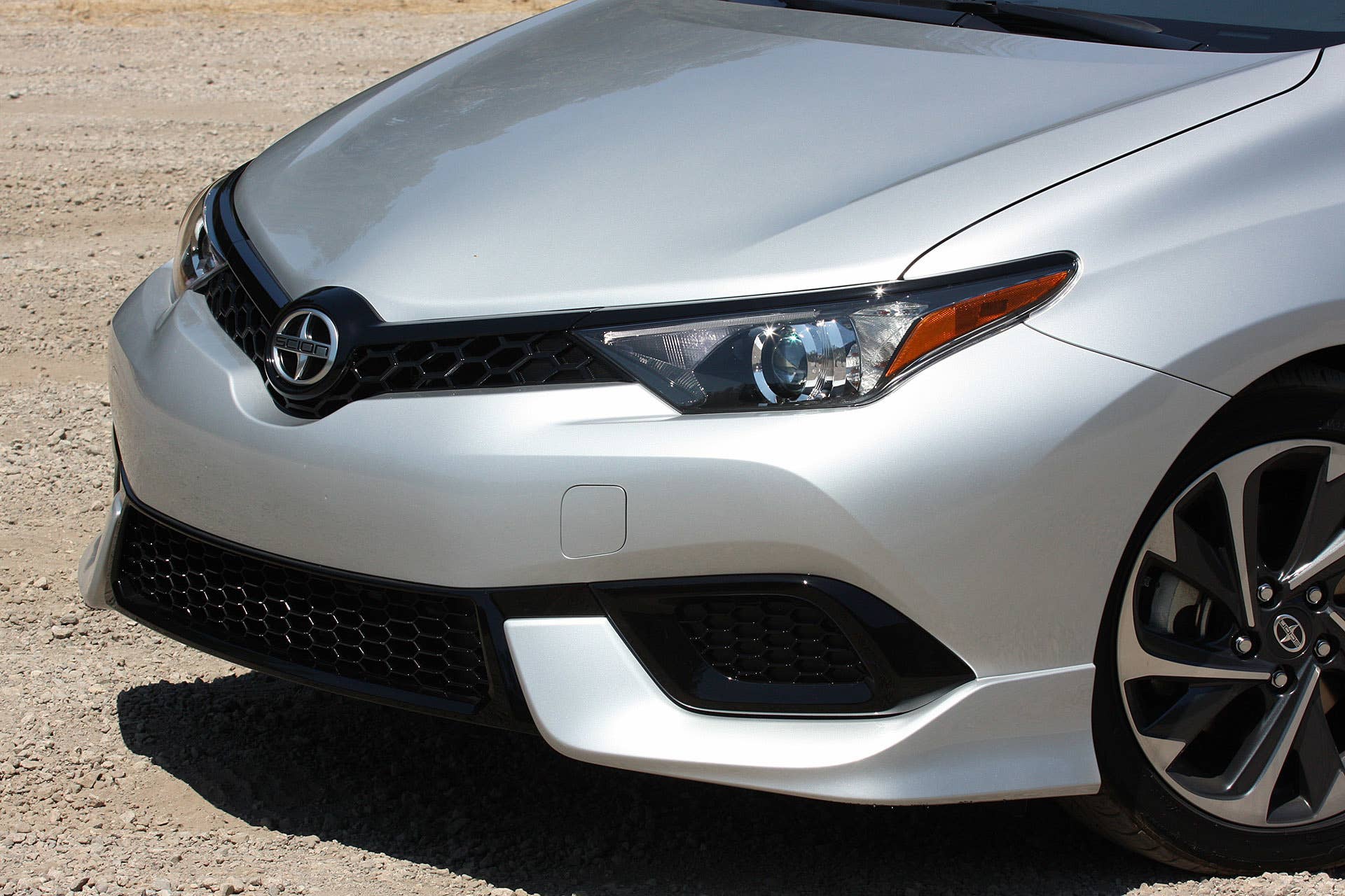 2016 Scion iM front detail