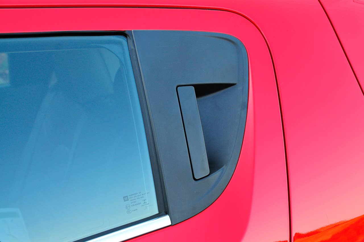 2013 Chevrolet Sonic RS door handle