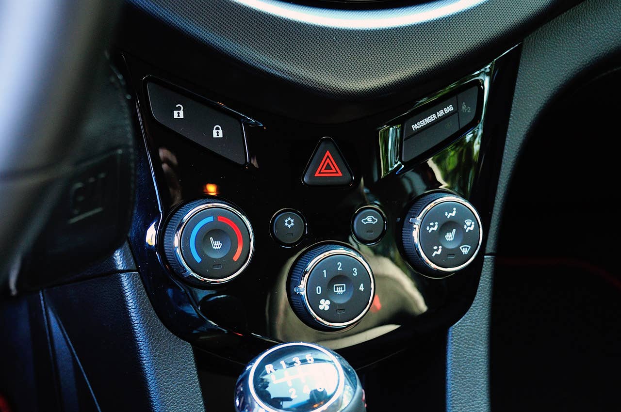 2013 Chevrolet Sonic RS climate controls