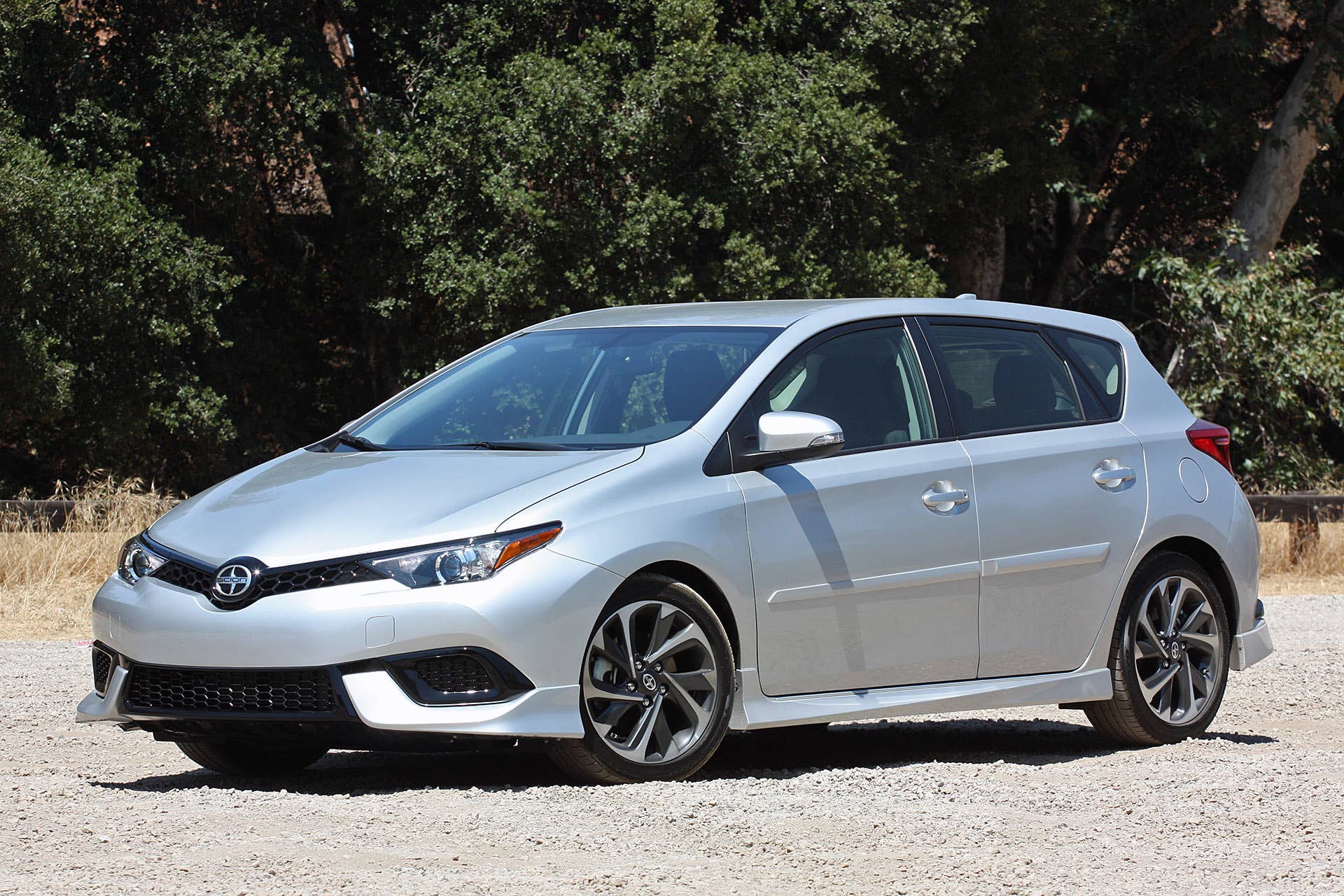 2016 Scion iM front 3/4 view