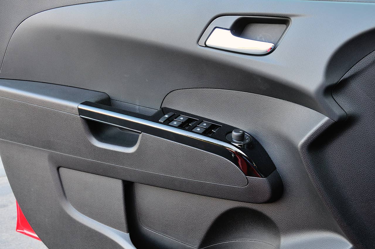 2013 Chevrolet Sonic RS door