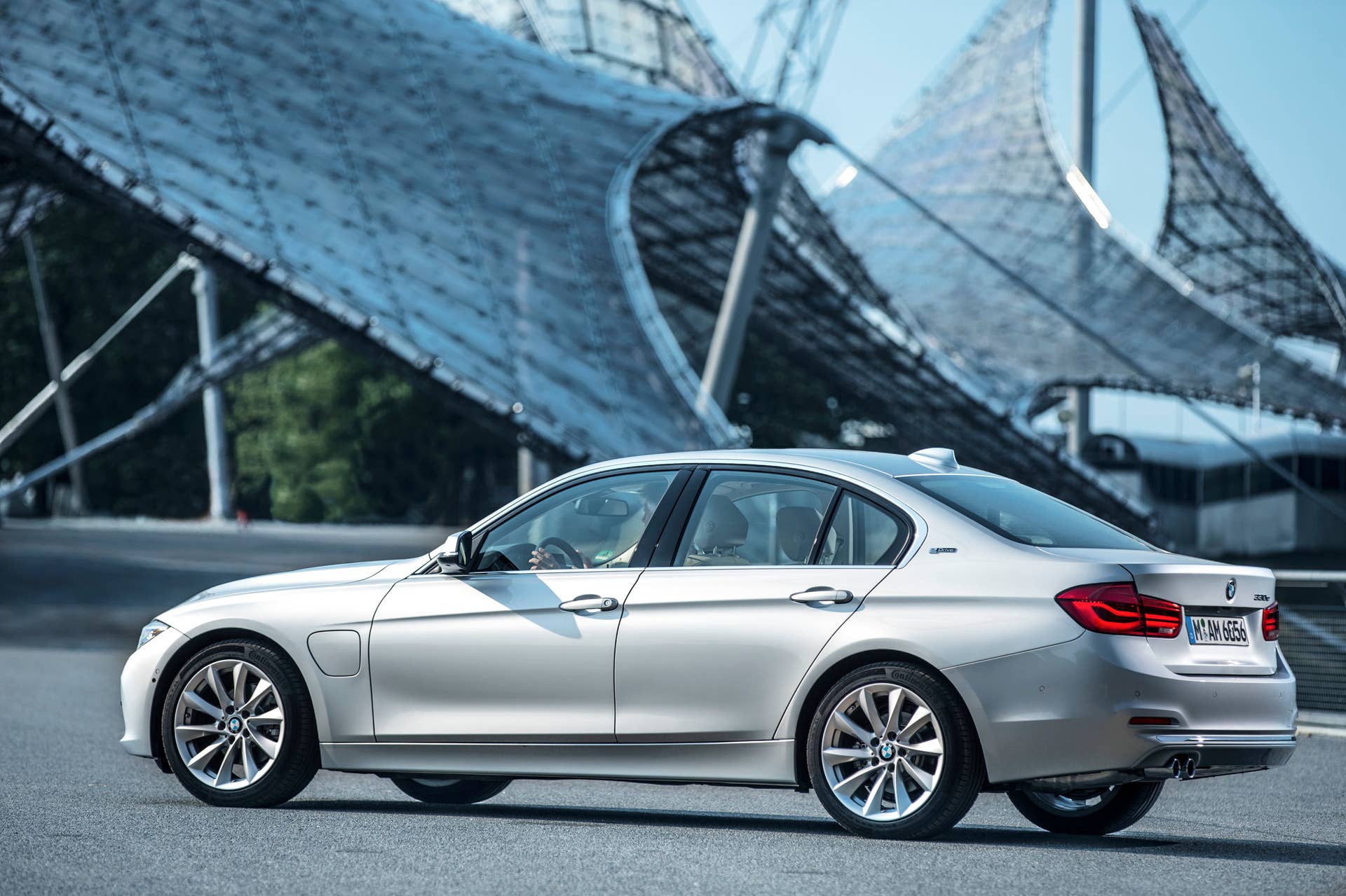 bmw 330e side