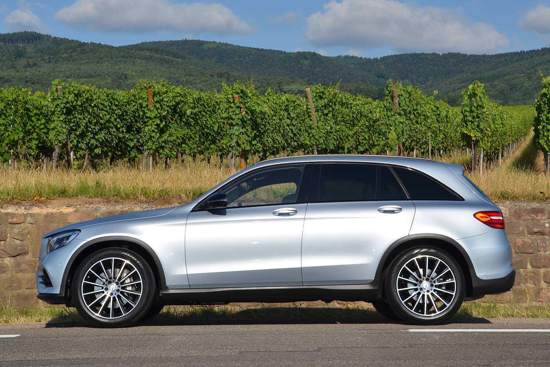 2016 Mercedes-Benz GLC250 side view