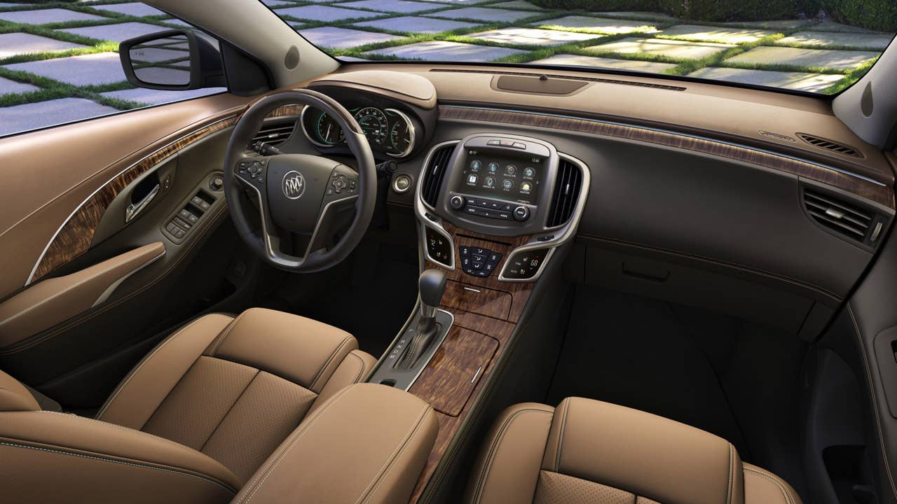 2014 Buick LaCrosse interior with Choccachino Soleil Keisel leather seating, Cocoa accents, contrast stitching and Phantasm Wood-style dÂťcor.