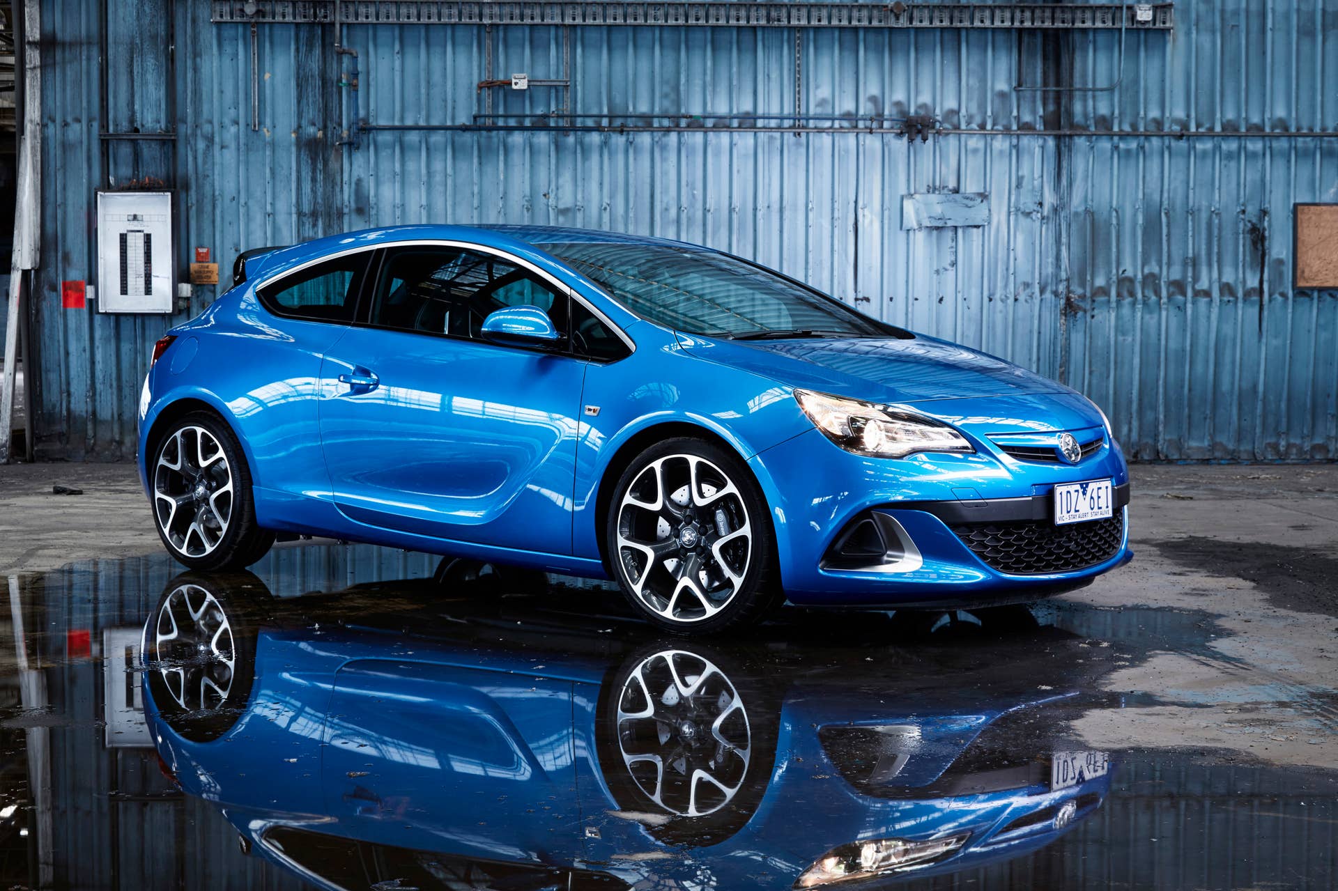 holden astra vxr reflection front 3/4