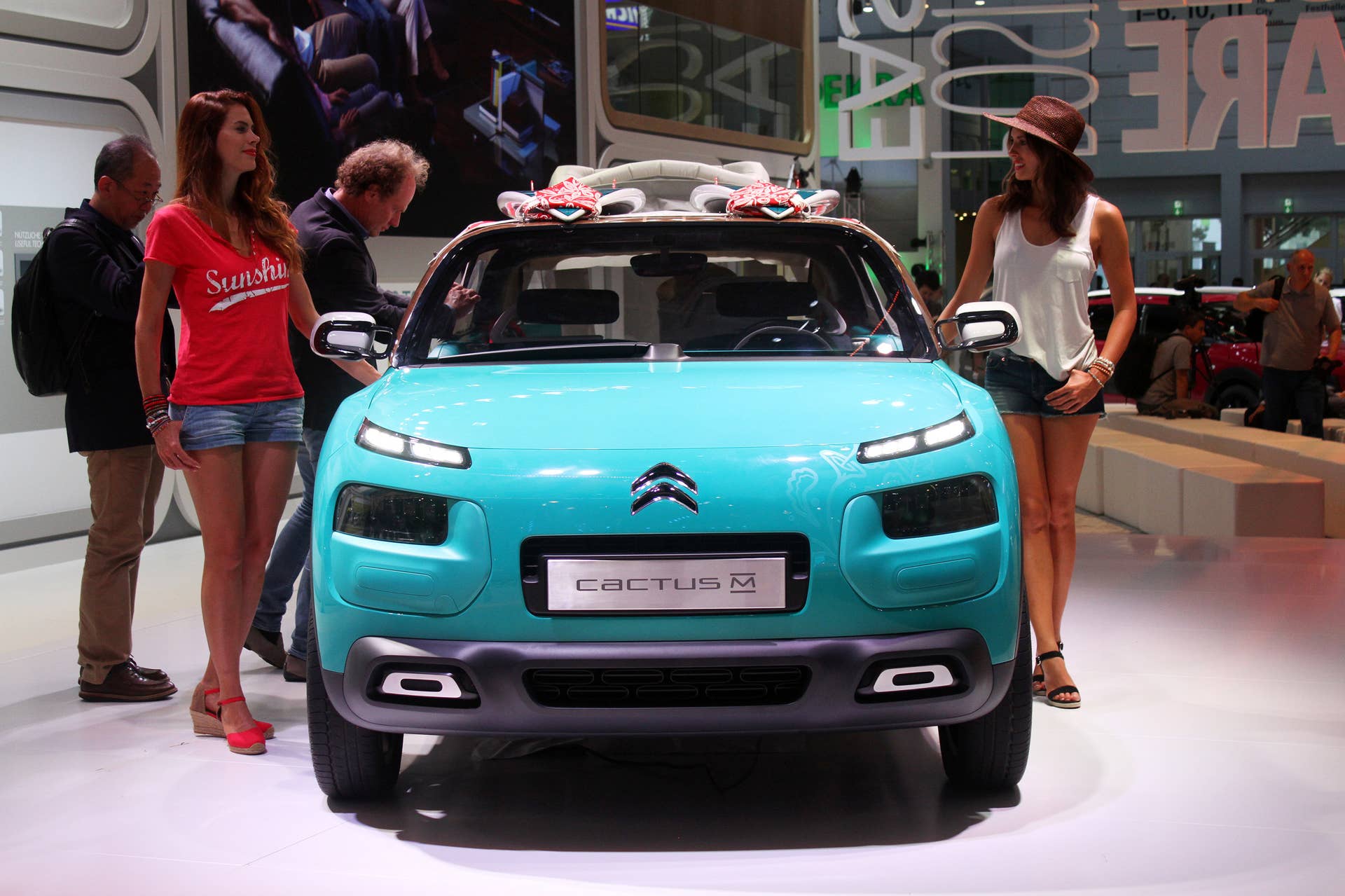 The Citroen Cactus M Concept at the 2015 Frankfurt Motor Show, front view with models.