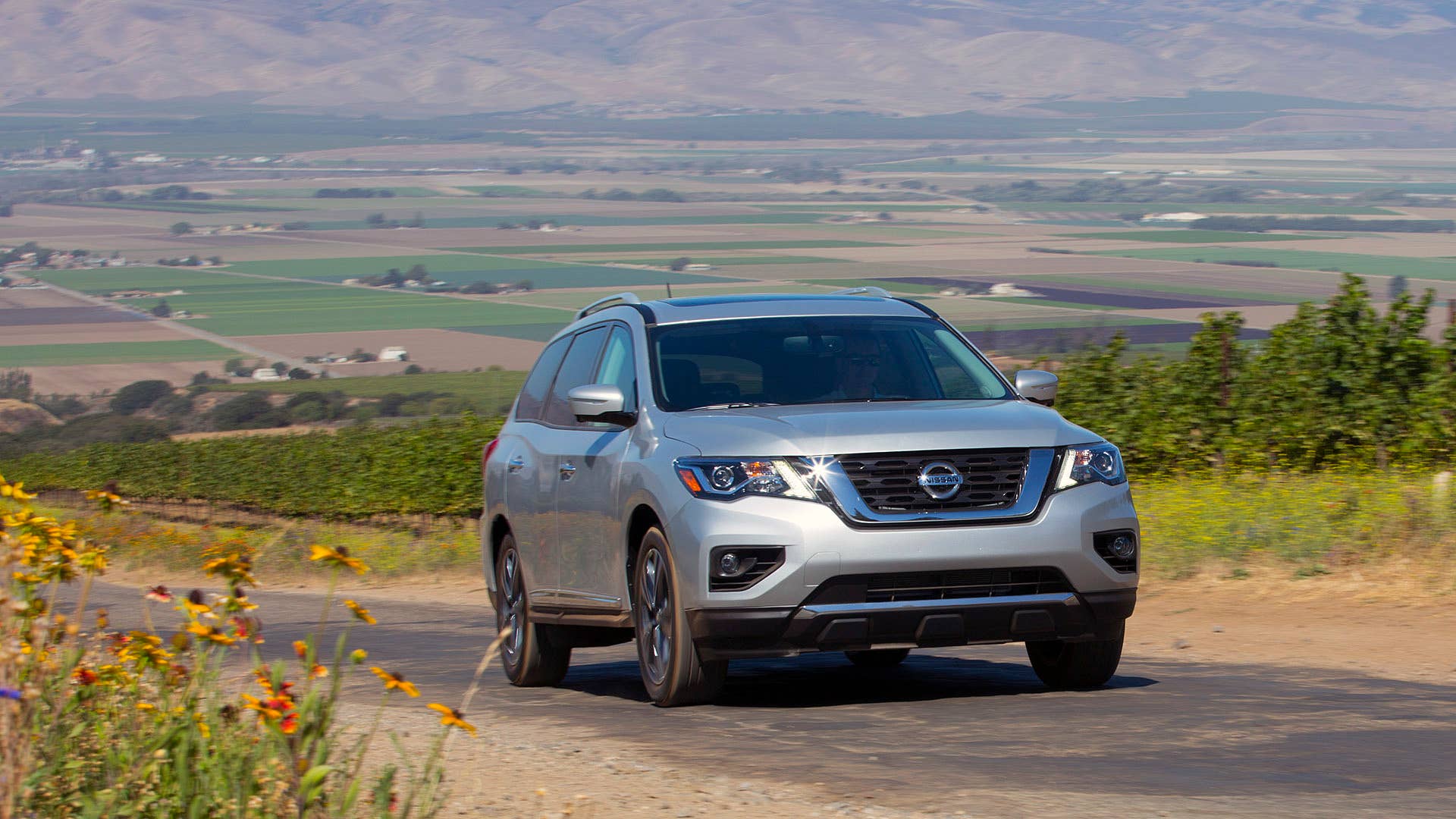 2017 Nissan Pathfinder driving
