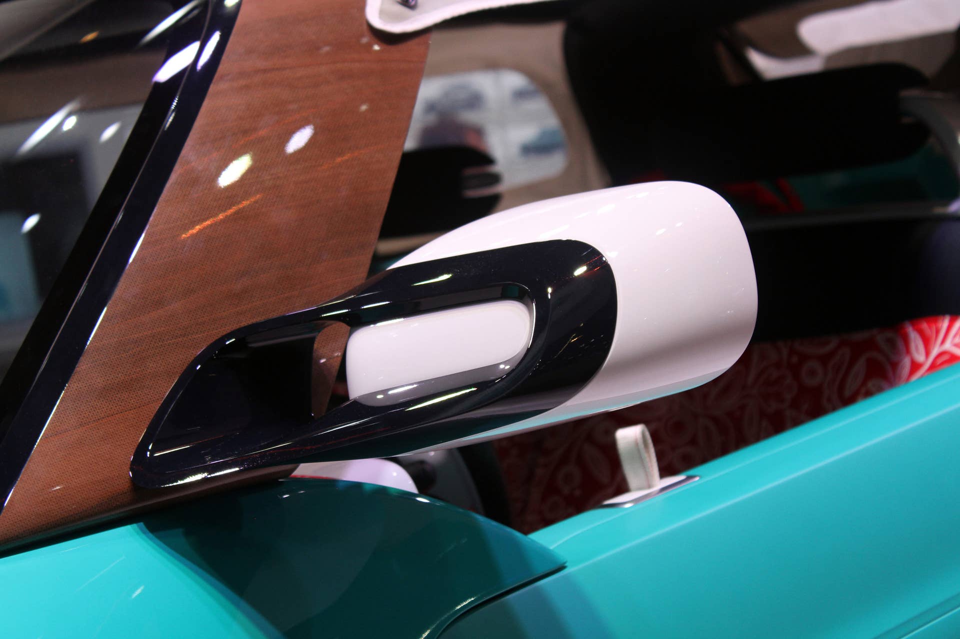 The Citroen Cactus M Concept at the 2015 Frankfurt Motor Show, side mirror.