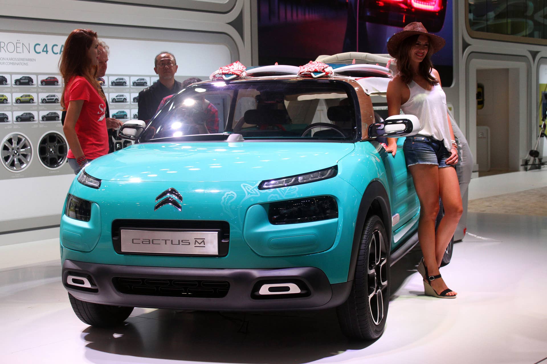 The Citroen Cactus M Concept at the 2015 Frankfurt Motor Show, front three-quarter view.
