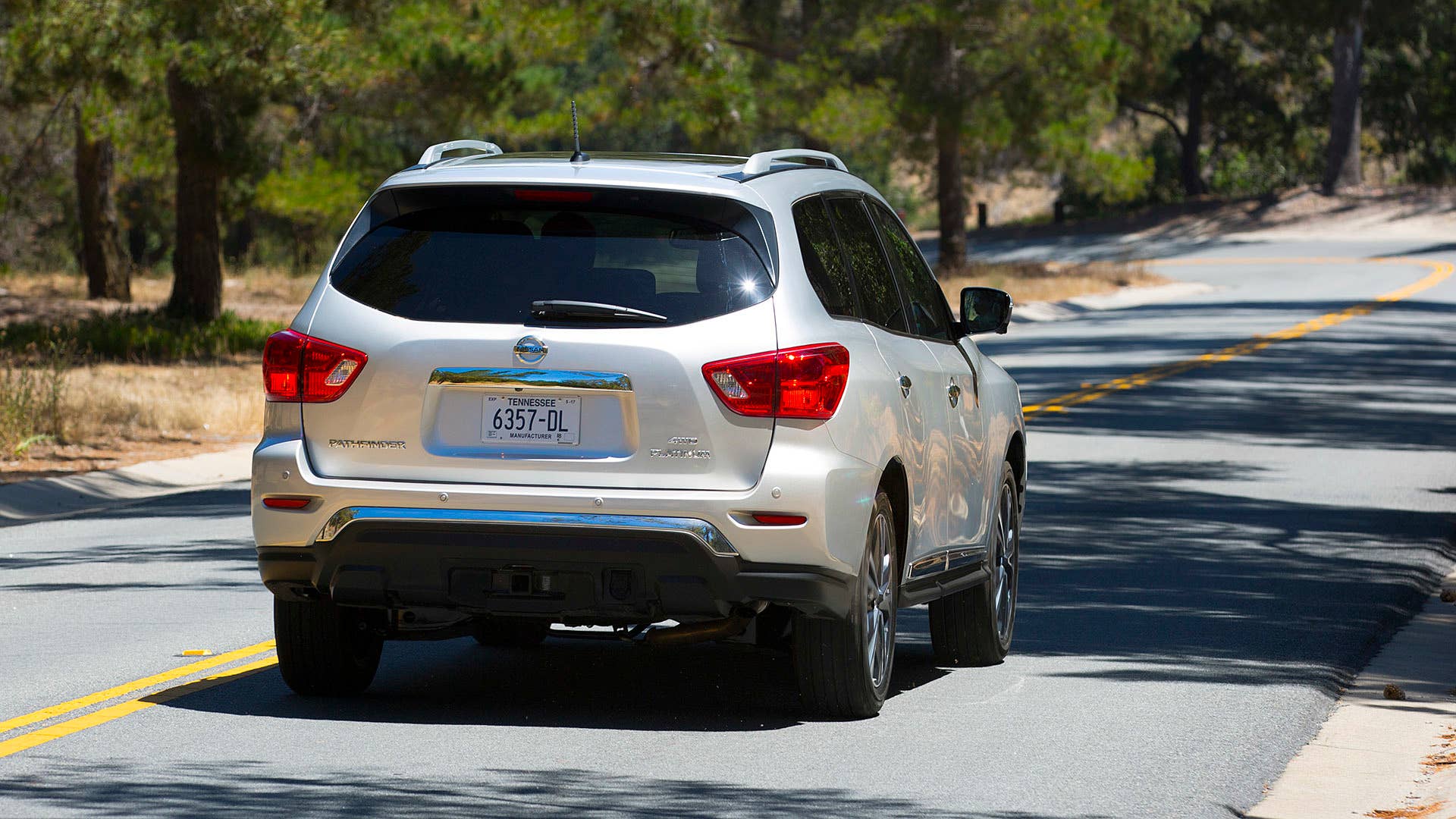 2017 Nissan Pathfinder driving