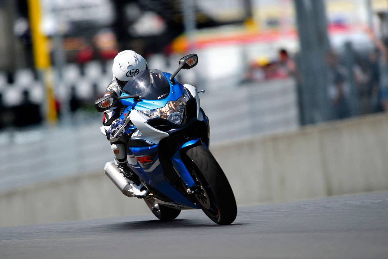 2012 Suzuki GSX-R1000 front 3/4
