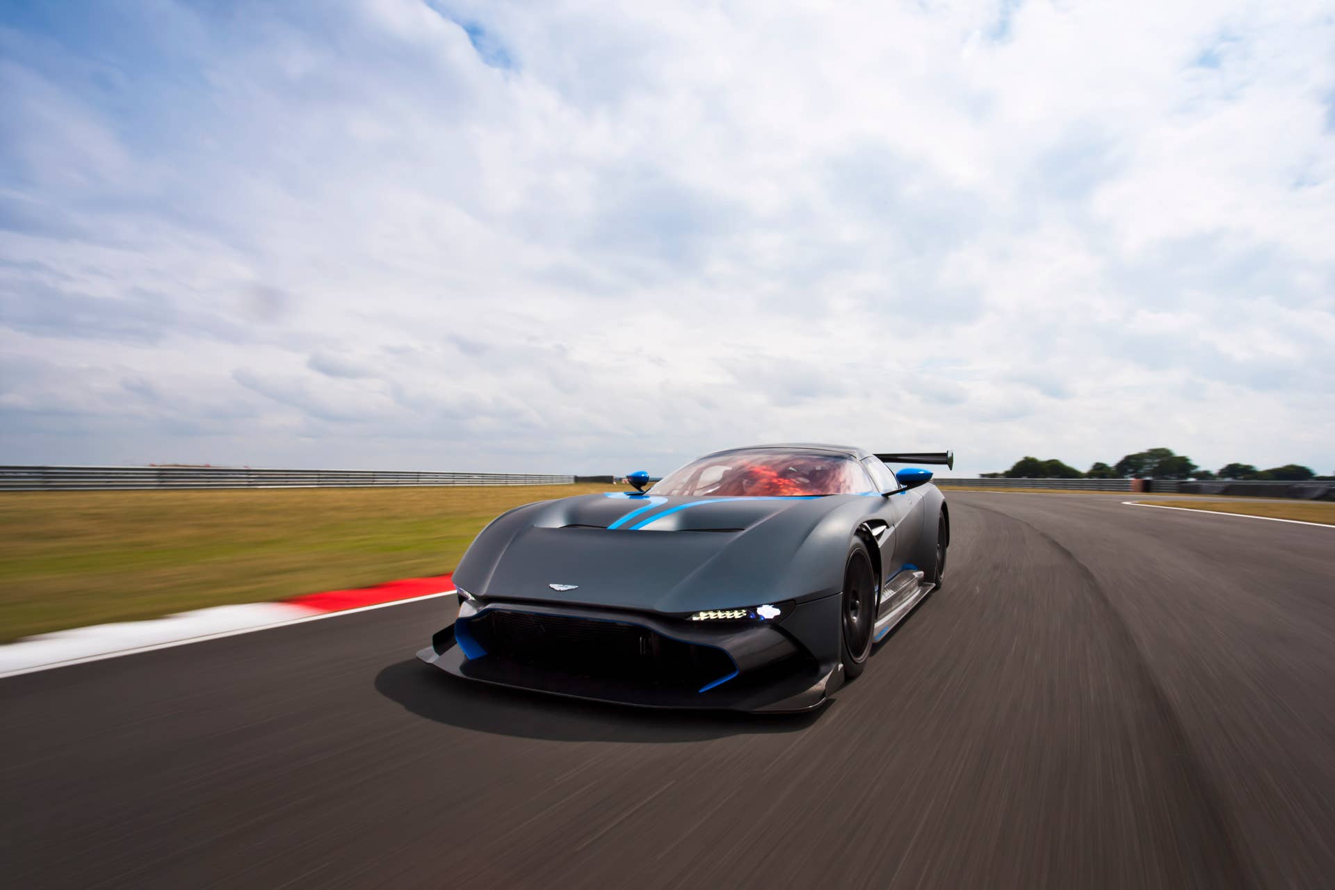 Aston Martin Vulcan. Snetterton, 14th July 2015. Photo: Drew Gibson