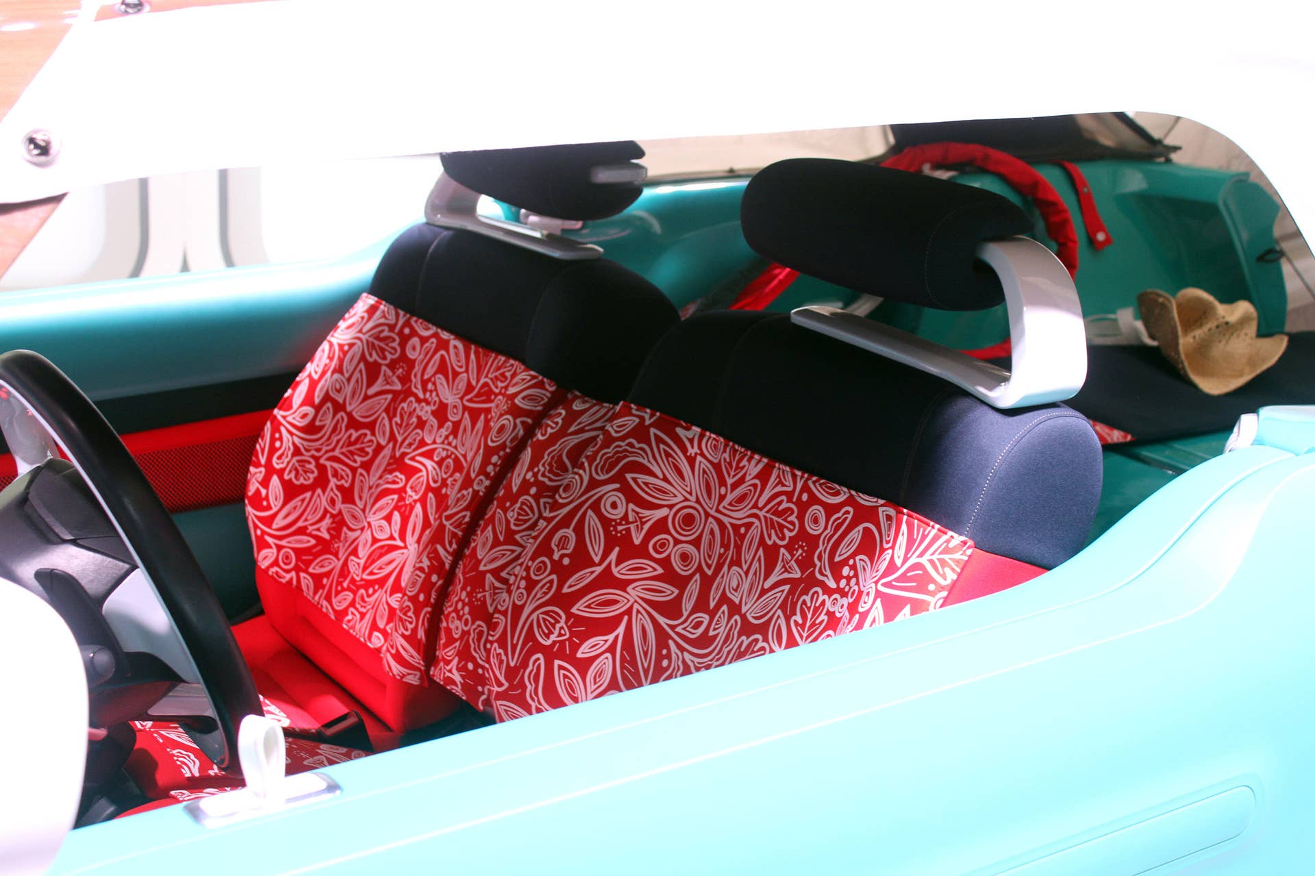 The Citroen Cactus M Concept at the 2015 Frankfurt Motor Show, front seats.