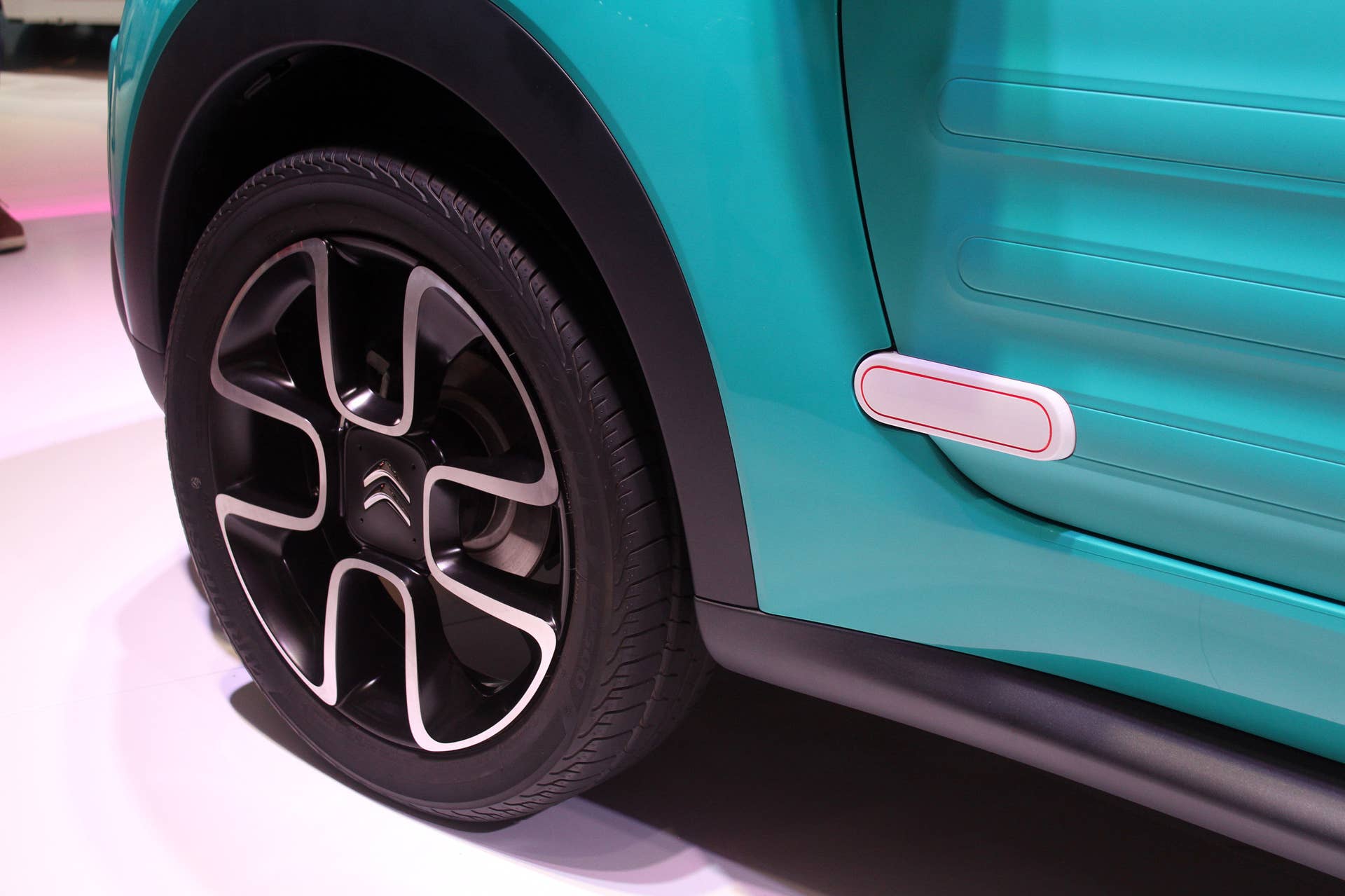 The Citroen Cactus M Concept at the 2015 Frankfurt Motor Show, door hinge ornament.