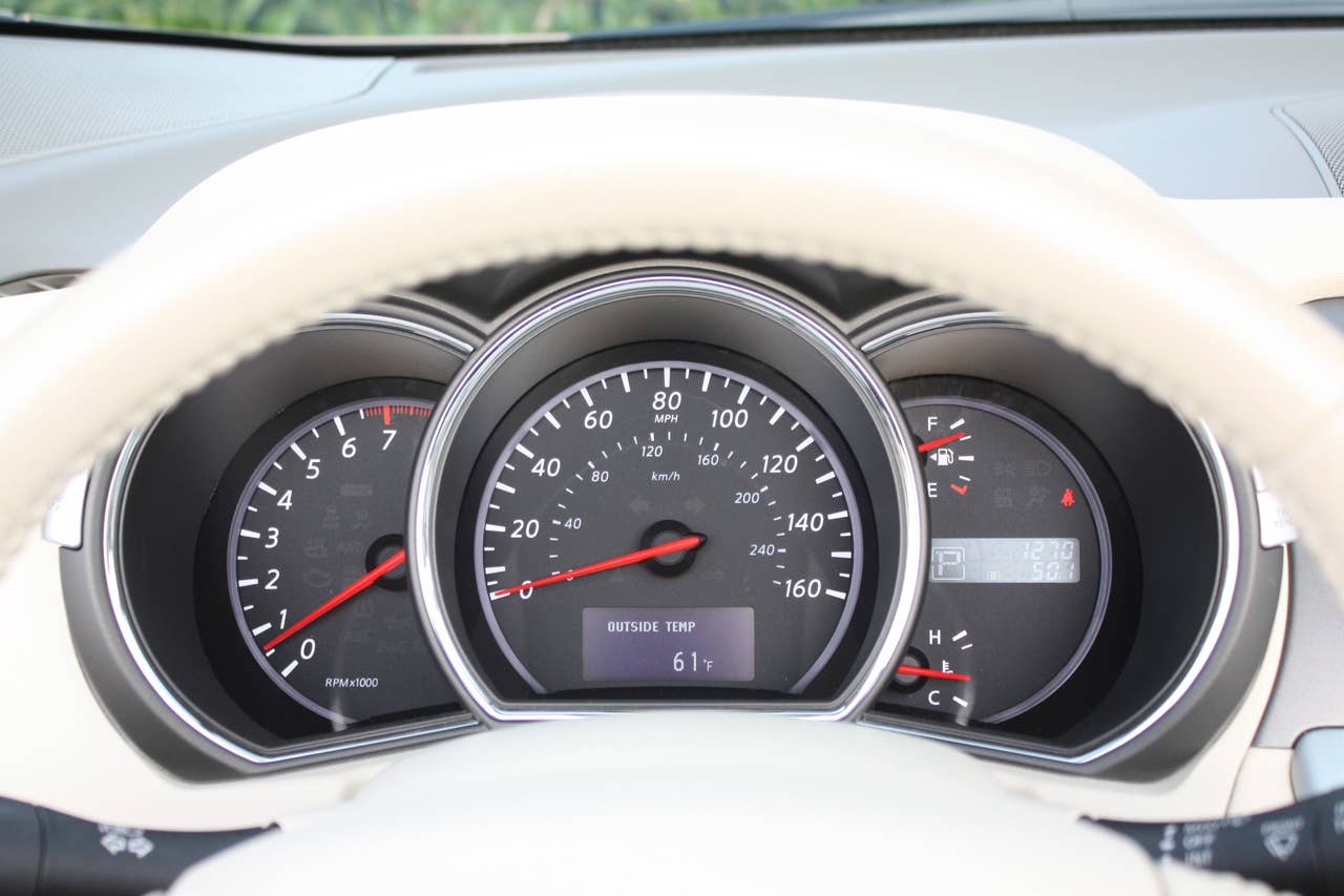 2011 Nissan Murano CrossCabriolet gauges