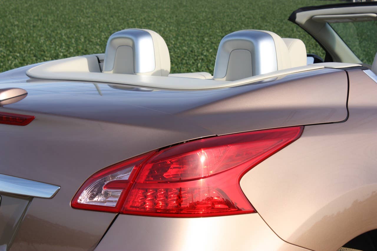 2011 Nissan Murano CrossCabriolet taillight
