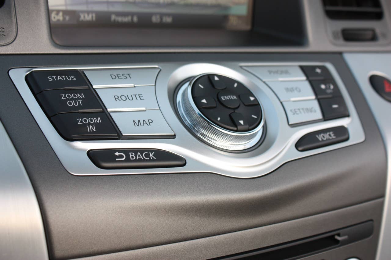 2011 Nissan Murano CrossCabriolet navigation system controls