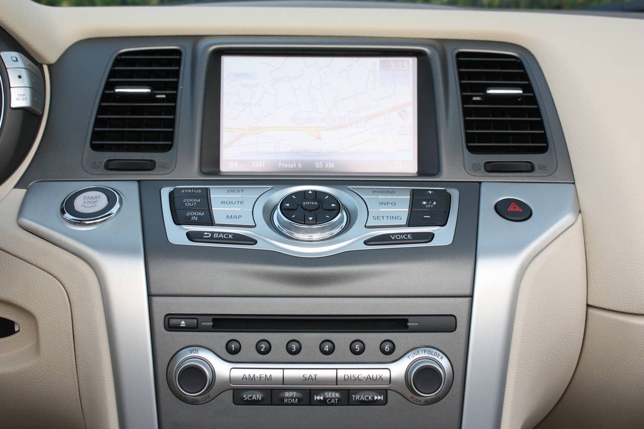 2011 Nissan Murano CrossCabriolet instrument panel
