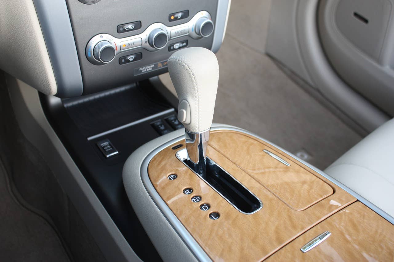2011 Nissan Murano CrossCabriolet shifter