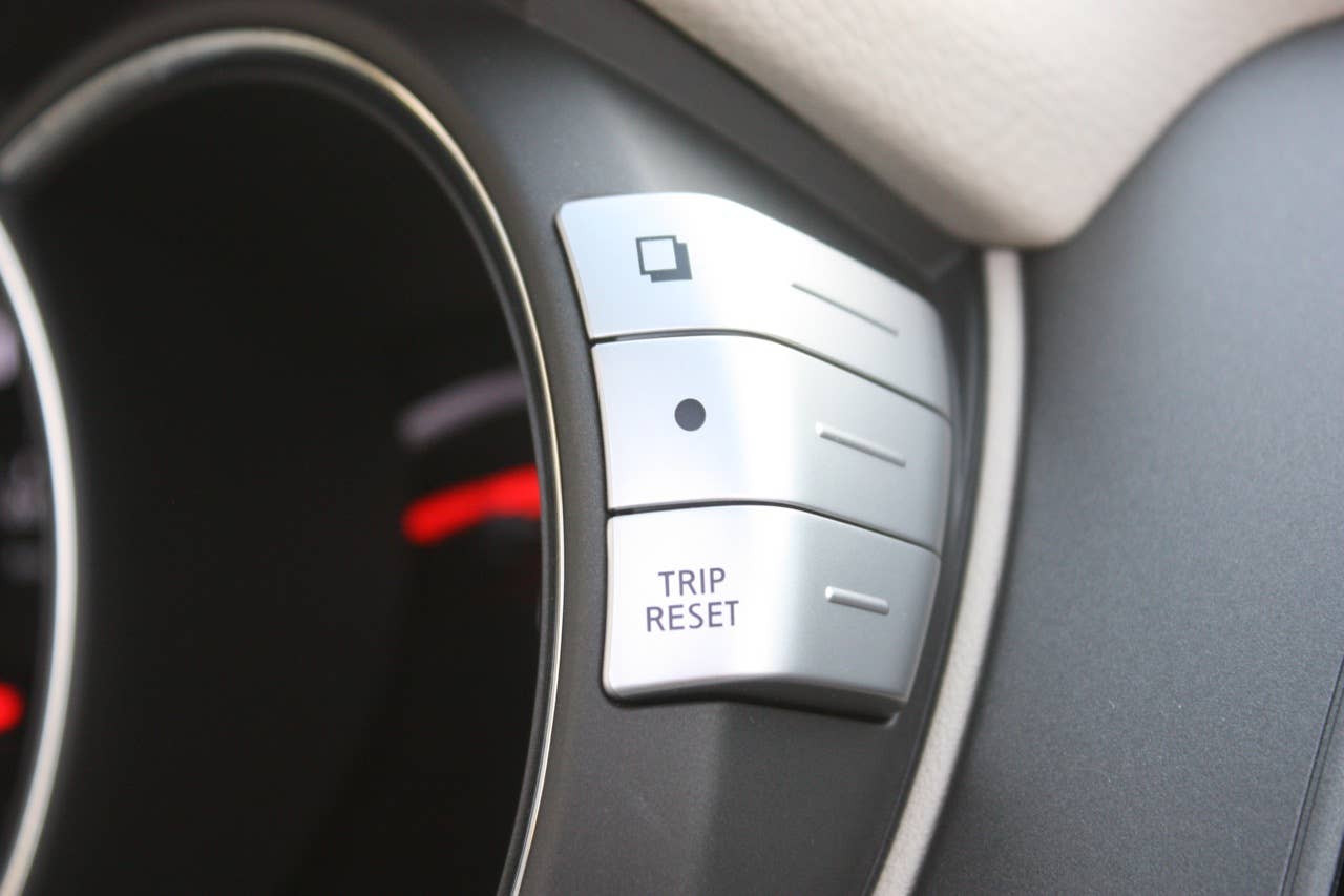 2011 Nissan Murano CrossCabriolet dash controls