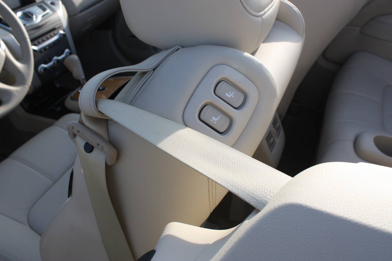 2011 Nissan Murano CrossCabriolet front seats