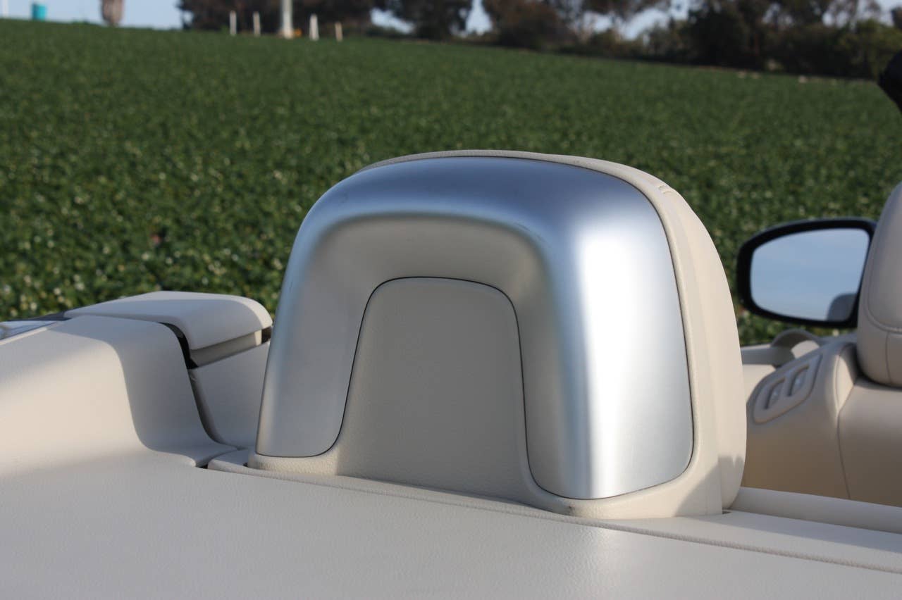2011 Nissan Murano CrossCabriolet headrest
