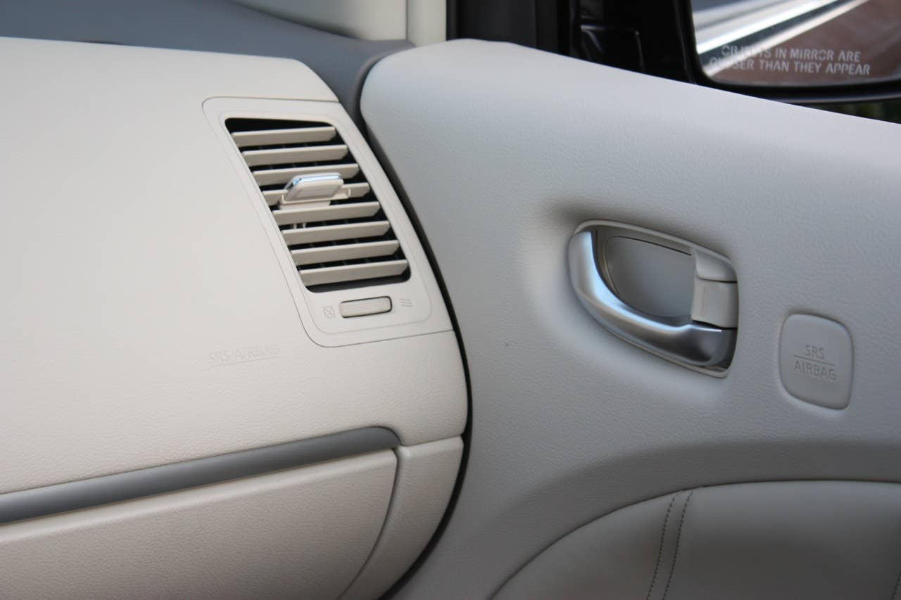 2011 Nissan Murano CrossCabriolet door panel