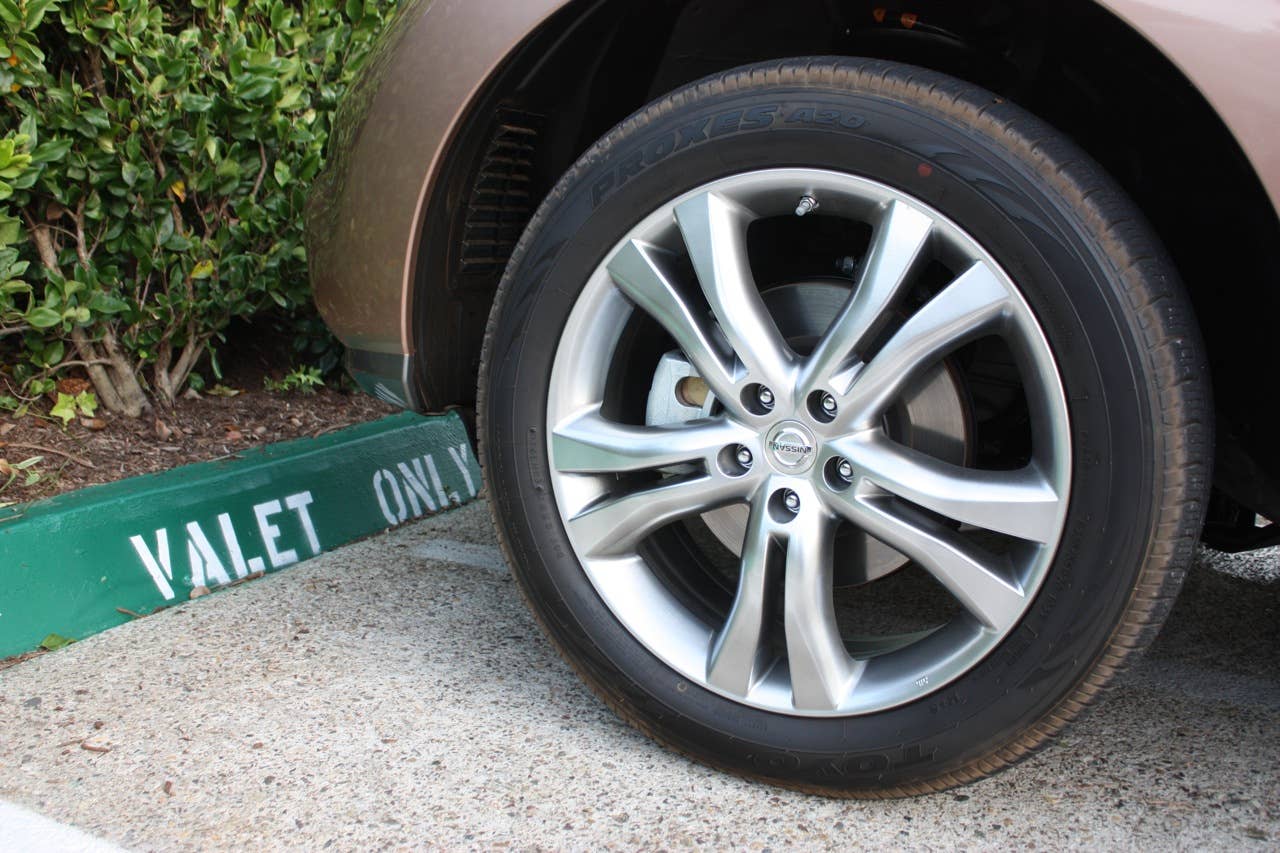 2011 Nissan Murano CrossCabriolet wheel